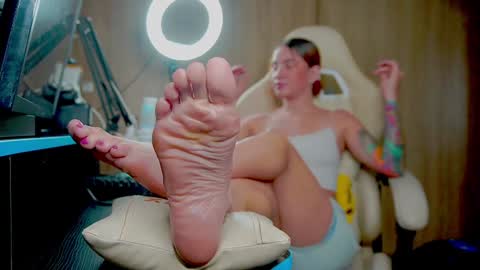 GoddessSkinny online show from 9, 1, 2025