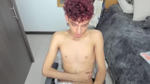 Snapshot of skinnypipe15 chatting on 5, 11, 2025 skinnypipe15 online show from 5, 11, 2025