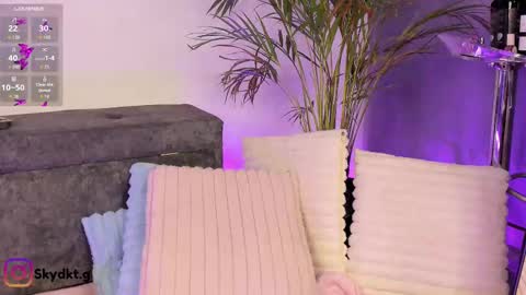 Snapshot of sky_dkt chatting on 15, 9, 2025 Sky online show from 15, 9, 2025