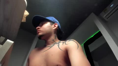 Snapshot of sky_wild chatting on 19, 5, 2026 sky_wild online show from 19, 5, 2026