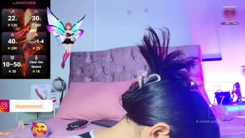 Snapshot of skye_moore chatting on 13, 11, 2025 skye moore online show from 13, 11, 2025