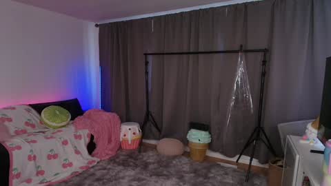 Skye Watson online show from 19, 9, 2025