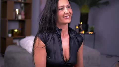 Skyler online show from 23, 4, 2026