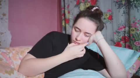 Snapshot of skyressie333 chatting on 8, 12, 2024 skyressie333 online show from 8, 12, 2024