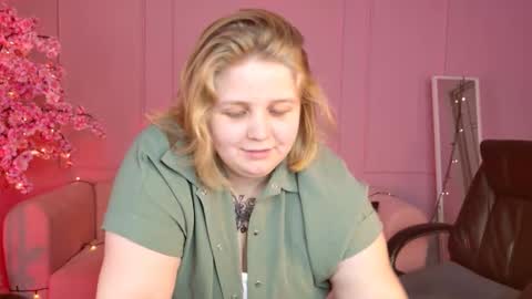 Snapshot of sladadeew chatting on 9, 2, 2025 Slada Deew online show from 9, 2, 2025