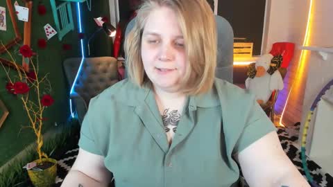 Snapshot of sladadeew chatting on 10, 2, 2025 Slada Deew online show from 10, 2, 2025