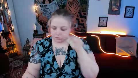 Snapshot of sladadeew chatting on 9, 9, 2025 Slada Deew online show from 9, 9, 2025