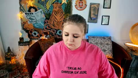 Snapshot of sladadeew chatting on 5, 10, 2025 Slada Deew online show from 5, 10, 2025