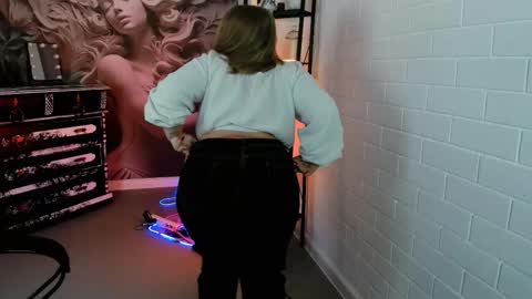 Snapshot of sladadeew chatting on 10, 10, 2025 Slada Deew online show from 10, 10, 2025