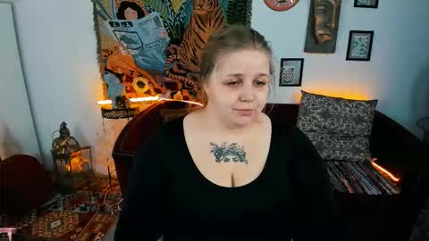 Snapshot of sladadeew chatting on 3, 11, 2025 Slada Deew online show from 3, 11, 2025