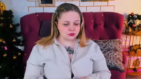 Snapshot of sladadeew chatting on 14, 12, 2025 Slada Deew online show from 14, 12, 2025