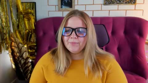 Snapshot of sladadeew chatting on 5, 3, 2026 Slada Deew online show from 5, 3, 2026