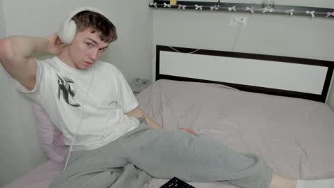 Snapshot of slippery_baby chatting on 16, 1, 2025 Mila online show from 16, 1, 2025