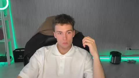 Snapshot of slippery_baby chatting on 22, 6, 2026 Mila online show from 22, 6, 2026
