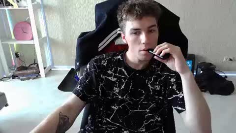 Snapshot of slippery_baby chatting on 15, 7, 2026 Mila online show from 15, 7, 2026