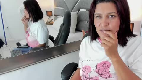 slut_milf_ online show from 18, 4, 2026