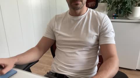 Snapshot of slutguy81 chatting on 3, 3, 2026 Slutguy81 online show from 3, 3, 2026