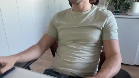 Snapshot of slutguy81 chatting on 10, 3, 2026 Slutguy81 online show from 10, 3, 2026