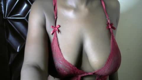 Snapshot of sluttx_choco chatting on 17, 5, 2026 sluttx_choco online show from 17, 5, 2026