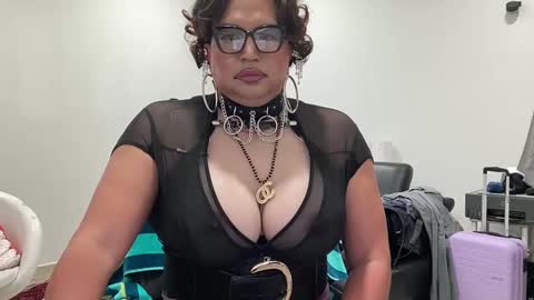 Snapshot of sluttygina1 chatting on 30, 12, 2024 sluttygina1 online show from 30, 12, 2024