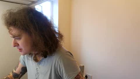 Snapshot of sluttysuzie17 chatting on 17, 5, 2026 SluttySuzie17 online show from 17, 5, 2026