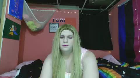 Tori Smith online show from 4, 2, 2025