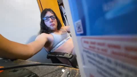 sluttywolfboi online show from 26, 7, 2026