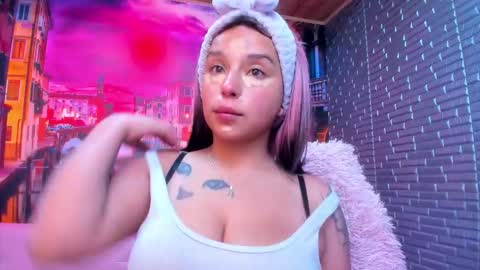 Snapshot of small__naughty chatting on 21, 10, 2025 Mariana Torres online show from 21, 10, 2025