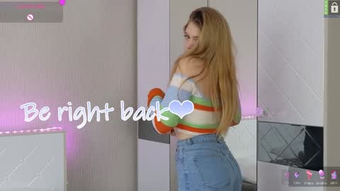 Snapshot of small_blondee chatting on 26, 1, 2025 Emily online show from 26, 1, 2025