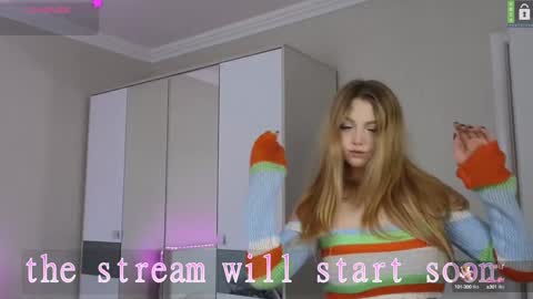 Snapshot of small_blondee chatting on 31, 1, 2025 Emily online show from 31, 1, 2025