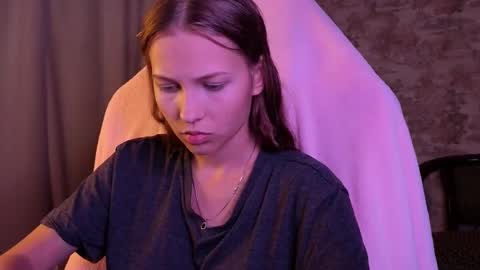 Snapshot of small_emma0 chatting on 10, 9, 2025 Emma online show from 10, 9, 2025