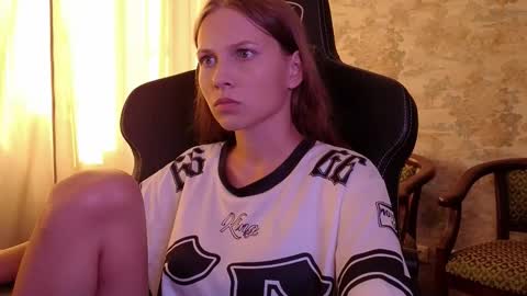 Snapshot of small_emma0 chatting on 19, 9, 2025 Emma online show from 19, 9, 2025