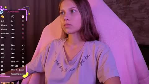 Snapshot of small_emma0 chatting on 22, 9, 2025 Emma online show from 22, 9, 2025