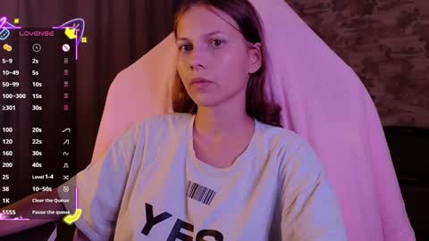 Snapshot of small_emma0 chatting on 24, 9, 2025 Emma online show from 24, 9, 2025