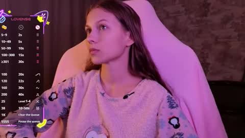 Snapshot of small_emma0 chatting on 5, 10, 2025 Emma online show from 5, 10, 2025