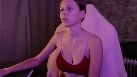 Snapshot of small_emma0 chatting on 21, 11, 2025 Emma online show from 21, 11, 2025