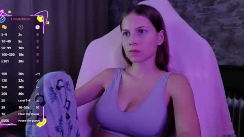 Snapshot of small_emma0 chatting on 27, 11, 2025 Emma online show from 27, 11, 2025