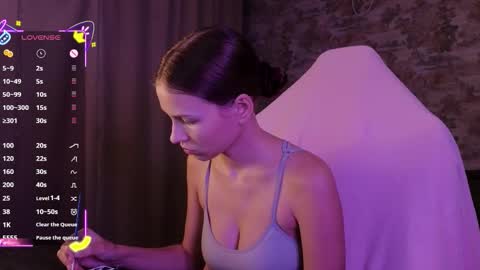 Snapshot of small_emma0 chatting on 28, 11, 2025 Emma online show from 28, 11, 2025