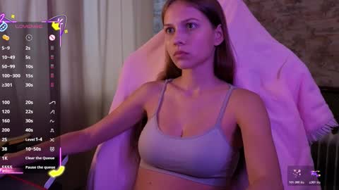 Snapshot of small_emma0 chatting on 4, 12, 2025 Emma online show from 4, 12, 2025