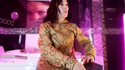 Small Hot19 online show from 16, 12, 2025