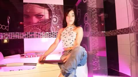 Small Hot19 online show from 5, 3, 2026