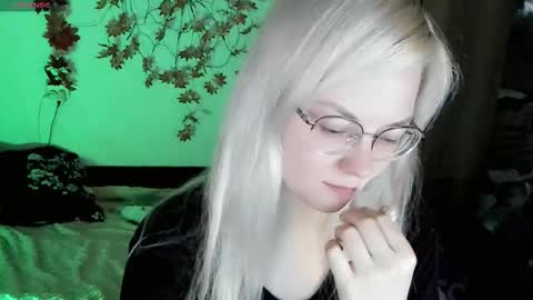 Snapshot of smallimpmeili chatting on 7, 11, 2025 smallimpmeili online show from 7, 11, 2025