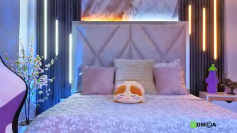 smile__1 online show from 19, 11, 2025