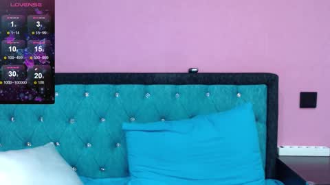 Snapshot of smile_cute_fox chatting on 18, 11, 2025 smile_cute_fox online show from 18, 11, 2025