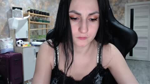 smile_cute_fox online show from 14, 5, 2026