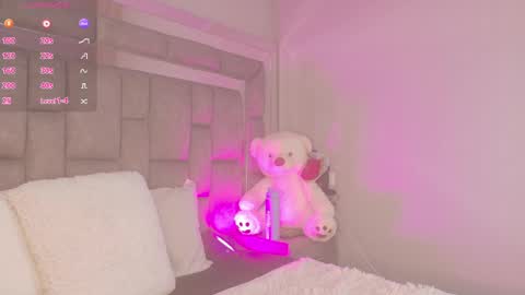 Snapshot of smiling__girl chatting on 6, 6, 2026 online show from 6, 6, 2026