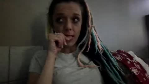 Snapshot of smokeingbitch420 chatting on 17, 6, 2026 love bug online show from 17, 6, 2026
