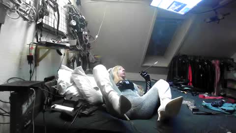 smokeslut365 online show from 27, 2, 2025