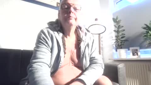 Snapshot of smoothy5460 chatting on 2, 1, 2025 smoothy5460 online show from 2, 1, 2025