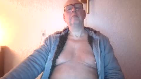 Snapshot of smoothy5460 chatting on 10, 1, 2025 smoothy5460 online show from 10, 1, 2025